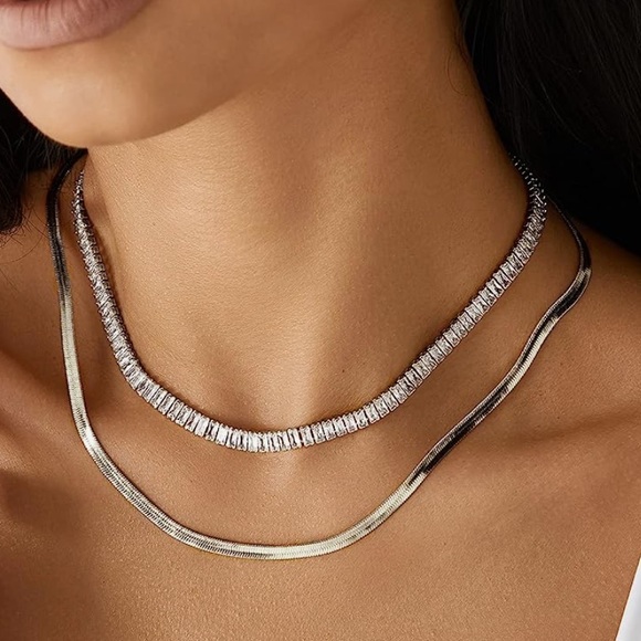 Women diamond baguette tennis necklace - Picture 5 of 8